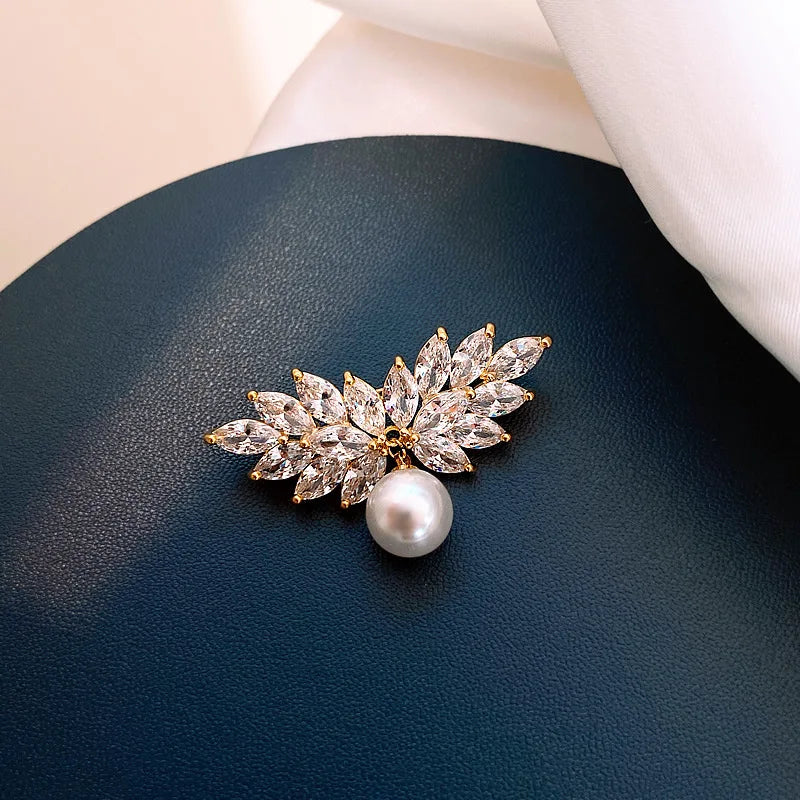 Camellia Brooch Fashion Luxury Rhinestone Imitation Pearl Pin For Women Fashion Clothes Corsage Jewelry Accessories Wholesale