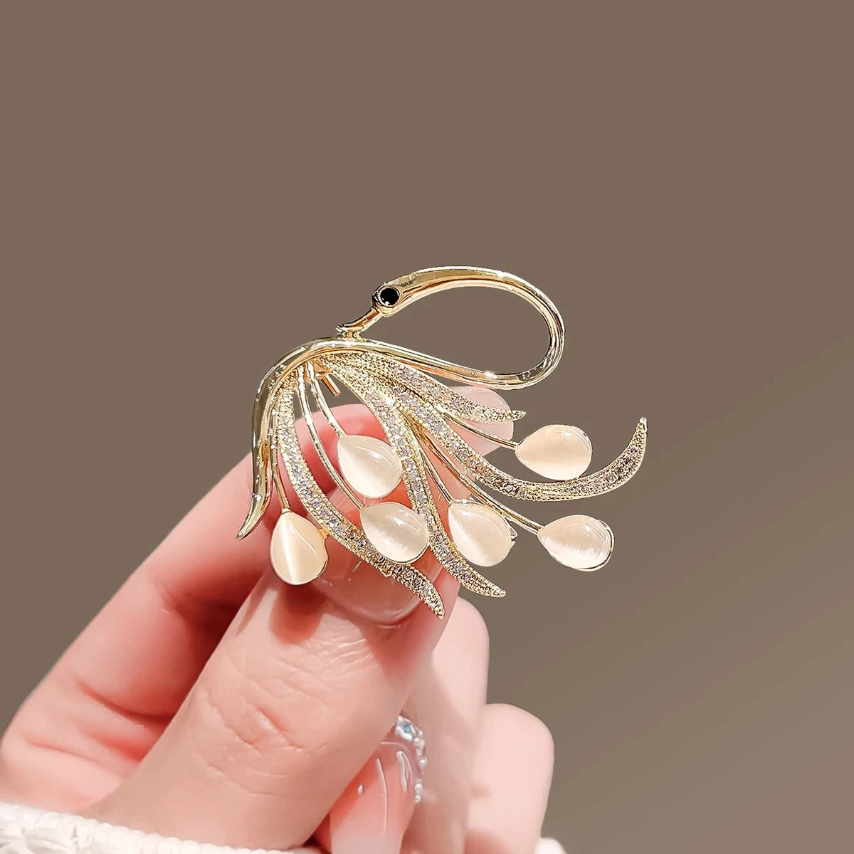 Elegant Gold Color Rose Flower Brooches For Women Girls Rhinestone CZ Luxury Women Accessories