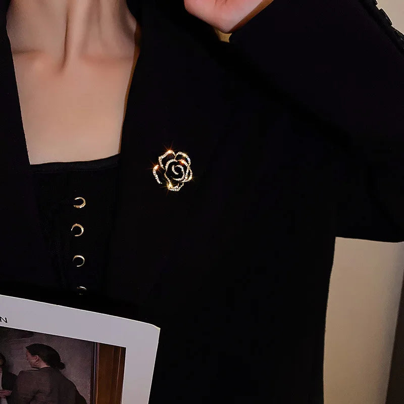 Camellia Brooch Fashion Luxury Rhinestone Imitation Pearl Pin For Women Fashion Clothes Corsage Jewelry Accessories Wholesale