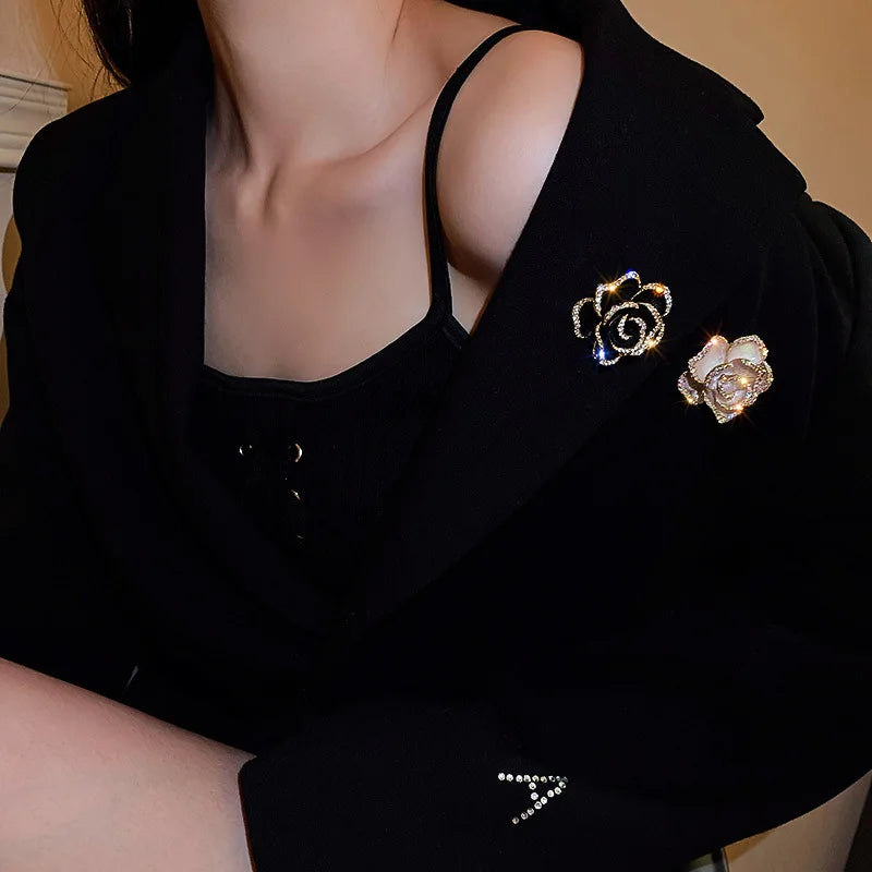 Camellia Brooch Fashion Luxury Rhinestone Imitation Pearl Pin For Women Fashion Clothes Corsage Jewelry Accessories Wholesale
