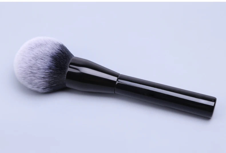 1Pc Wood Handle Blusher Brush Soft Hair Setting Powder Brushing Professional Large Foundation Face Multi Functional Makeup Tool